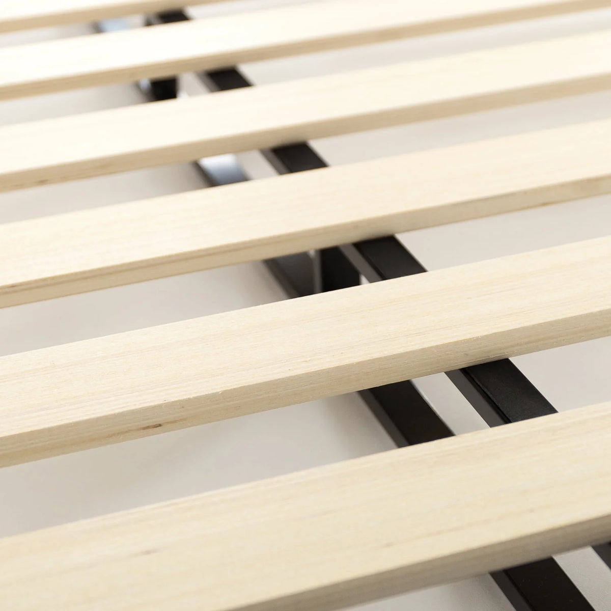 King Metal Box Spring with Wood Slats L4517
