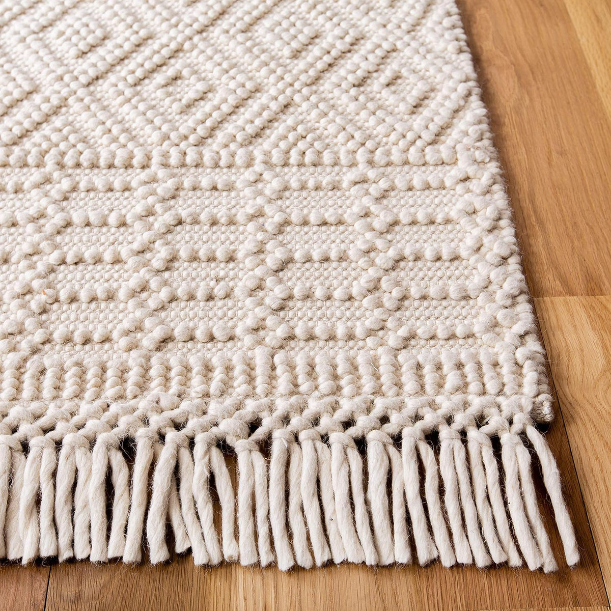 Ivory Handmade Wool Accent Rug B17420