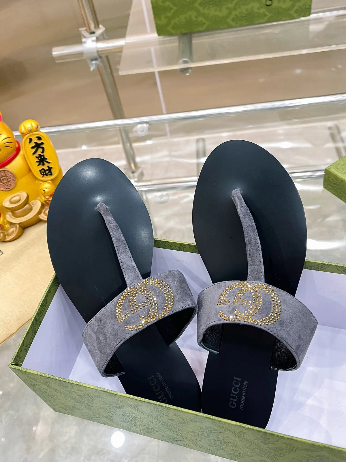 Women Slippers V80469