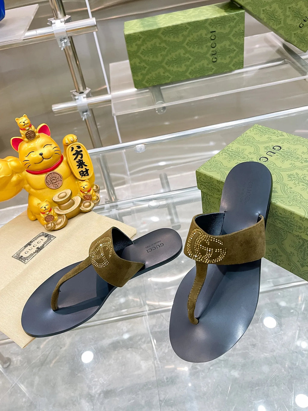 Women Slippers V80469