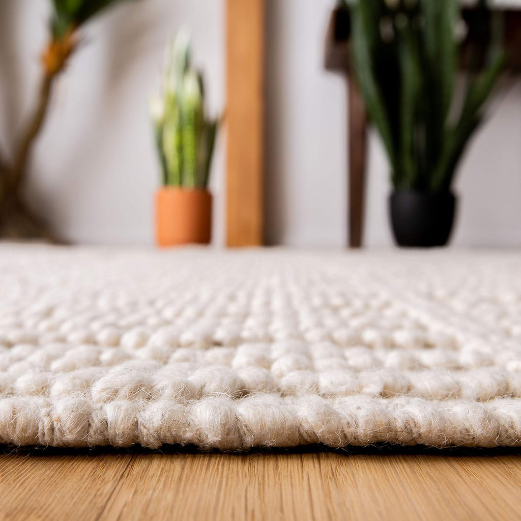 Ivory Handmade Wool Accent Rug B17420