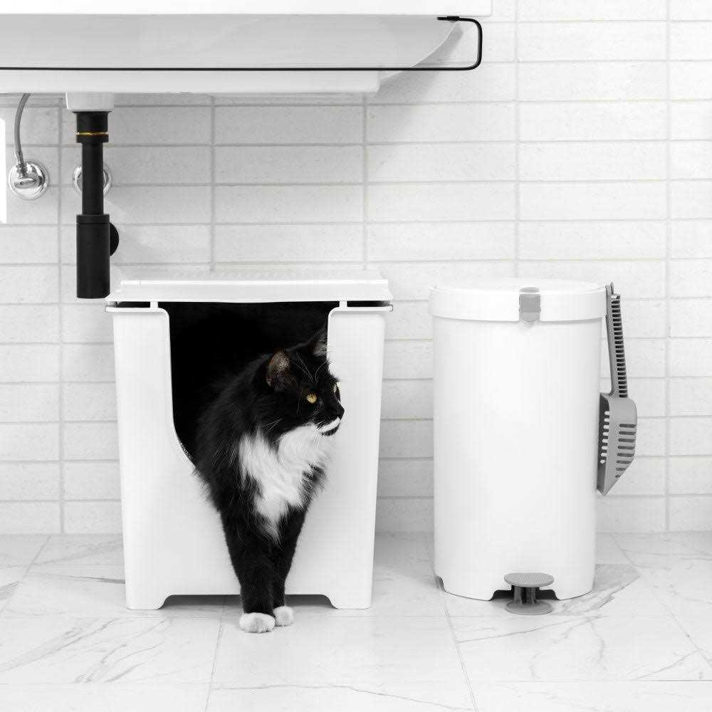 Flip Litter Box with Scoop and Reusable Liner M83524