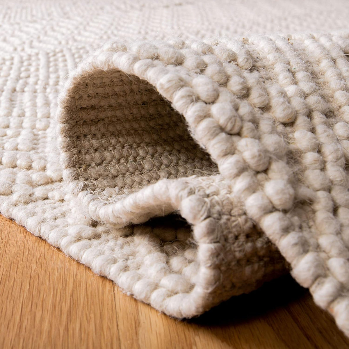 Ivory Handmade Wool Accent Rug B17420