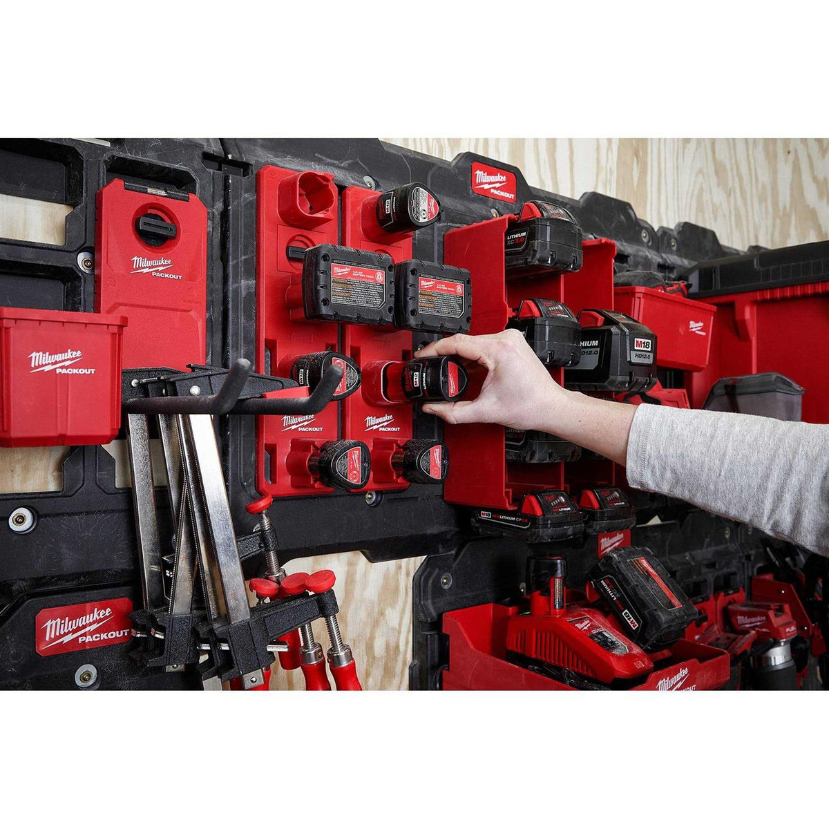 M12 Battery Rack M950