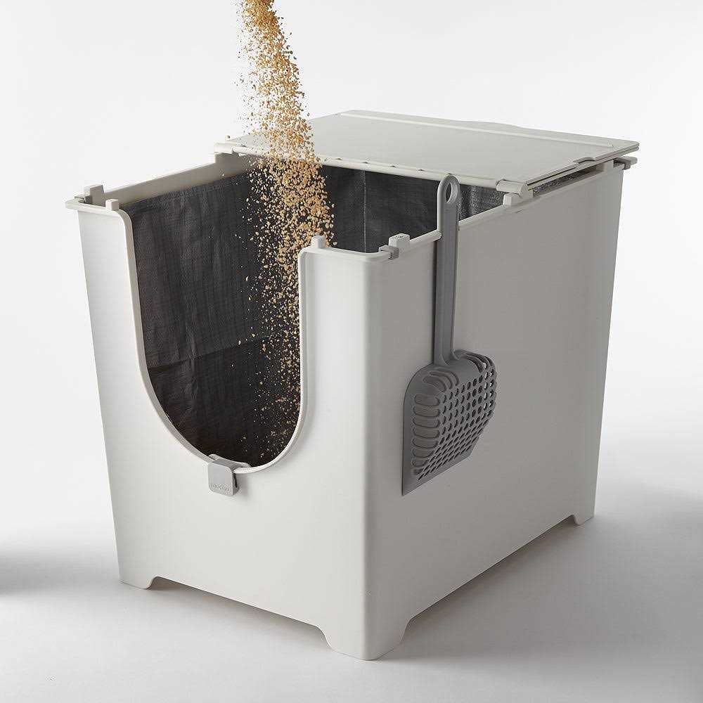 Flip Litter Box with Scoop and Reusable Liner M83524