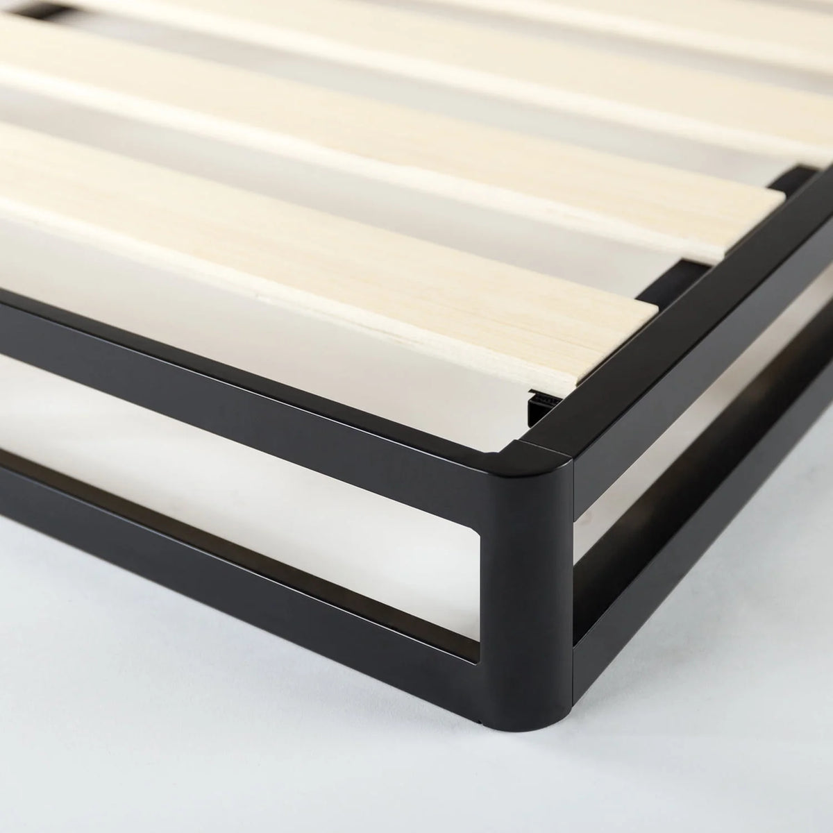 King Metal Box Spring with Wood Slats L4517