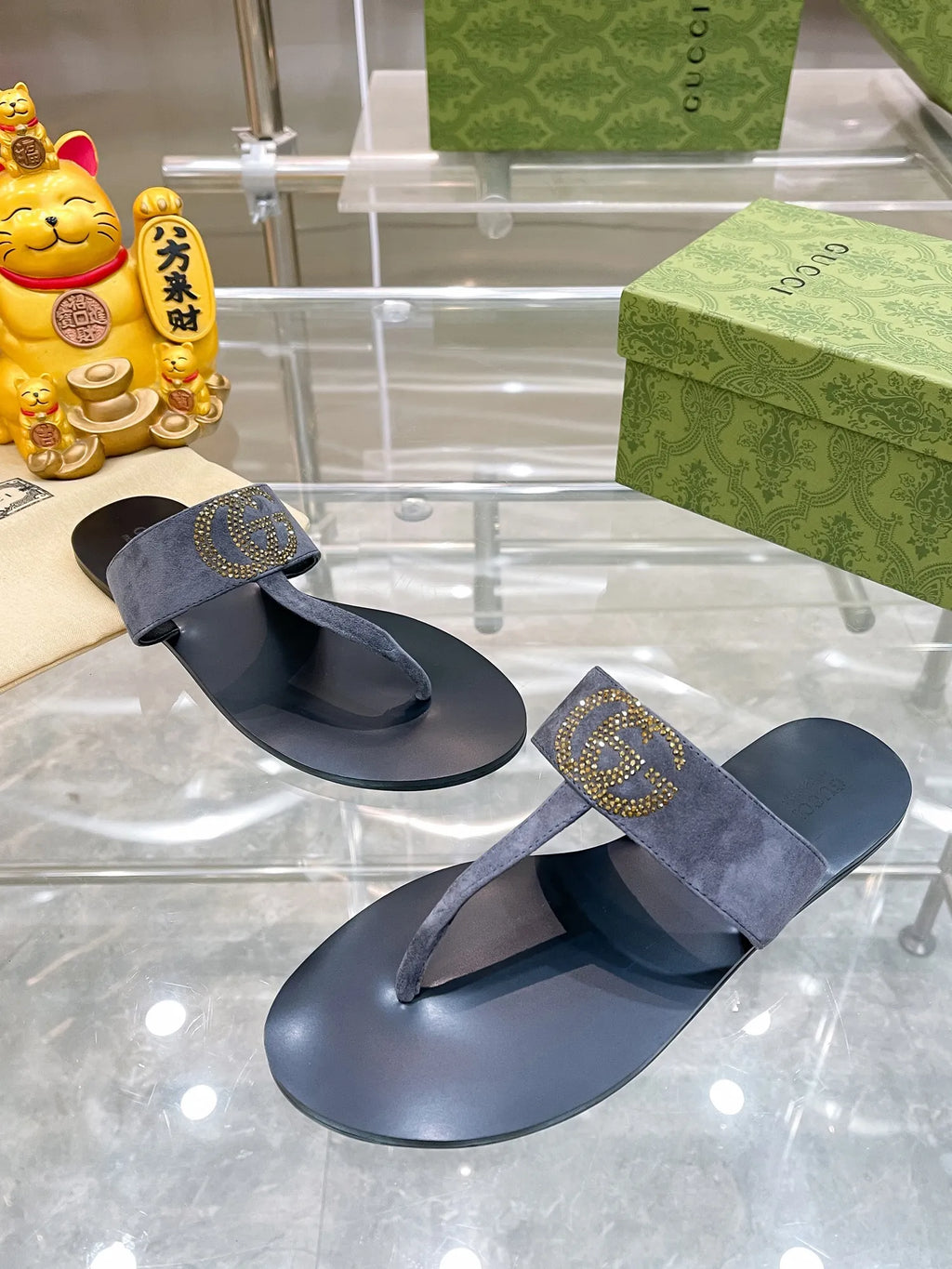 Women Slippers V80469