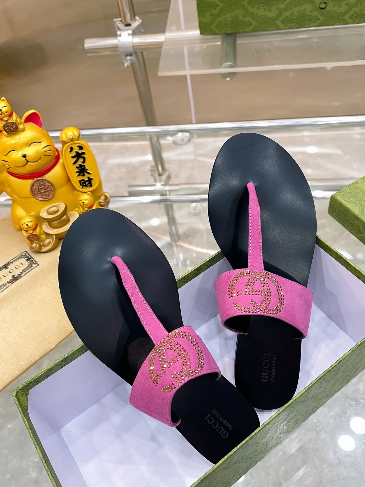 Women Slippers V80469