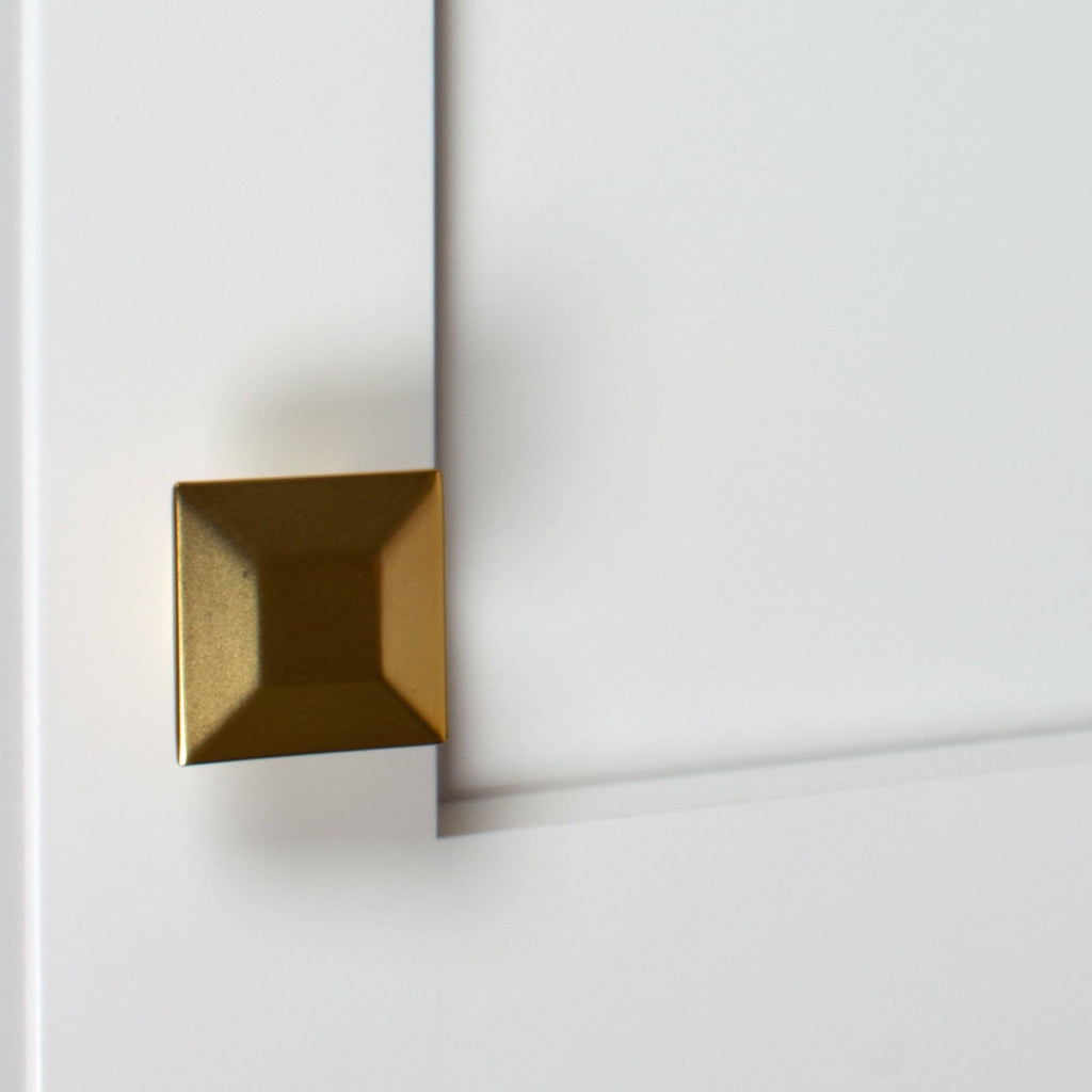 25-Pack Gold Square Cabinet Knobs L105